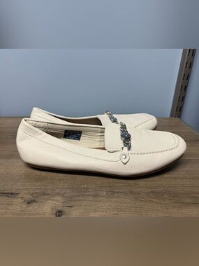 Nautica Women's Cream Chain-Detail Slip-On Loafers size 9.5